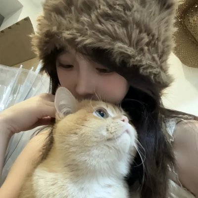 两个月亮 海报